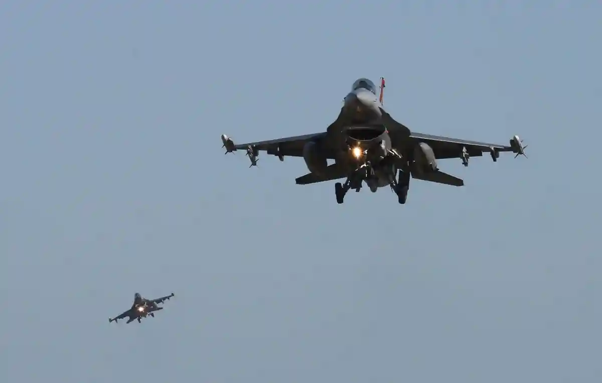 Польша начала подготовку украинских пилотов F-16