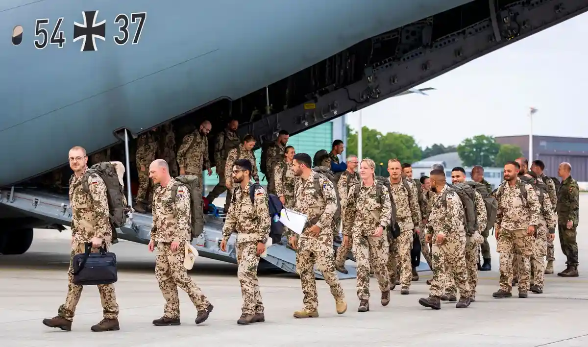 Возвращение военнослужащих из зоны землетрясения в Турции