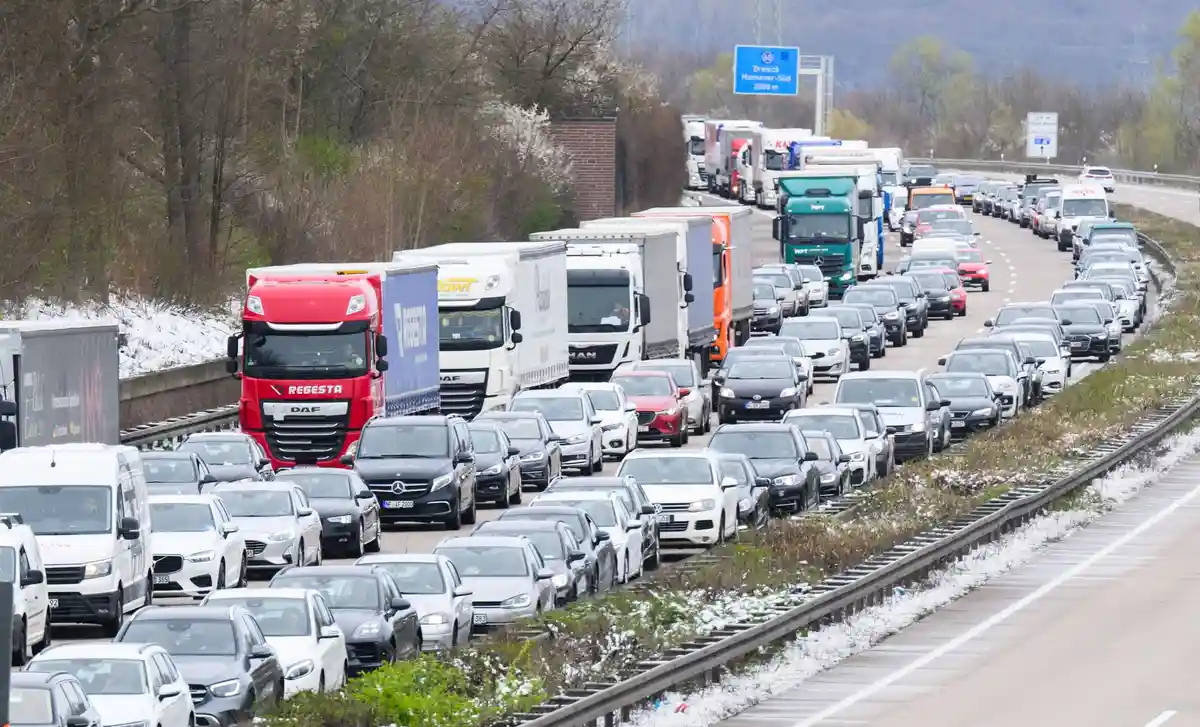 В Нижней Саксонии ожидаются длинные пробки на дорогах