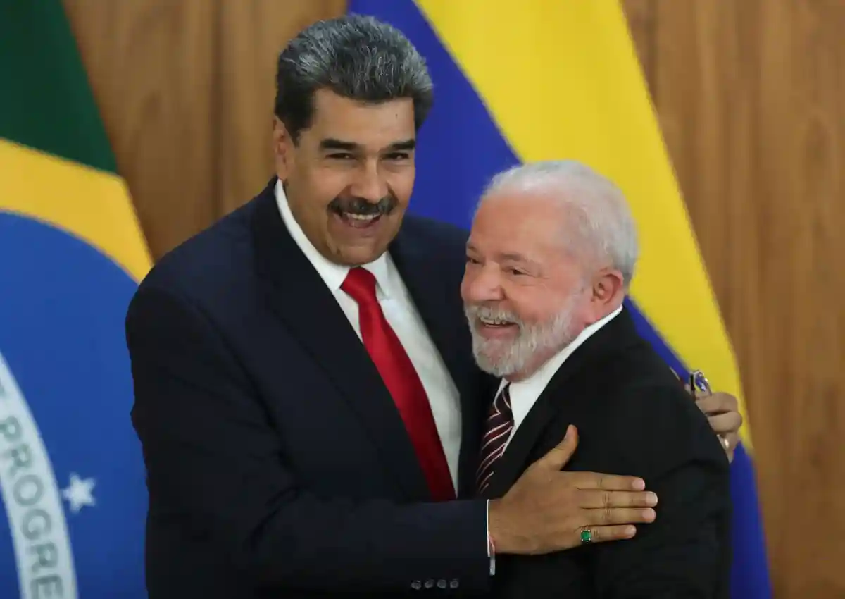 Лула да Силва поддержал лидера Венесуэлы