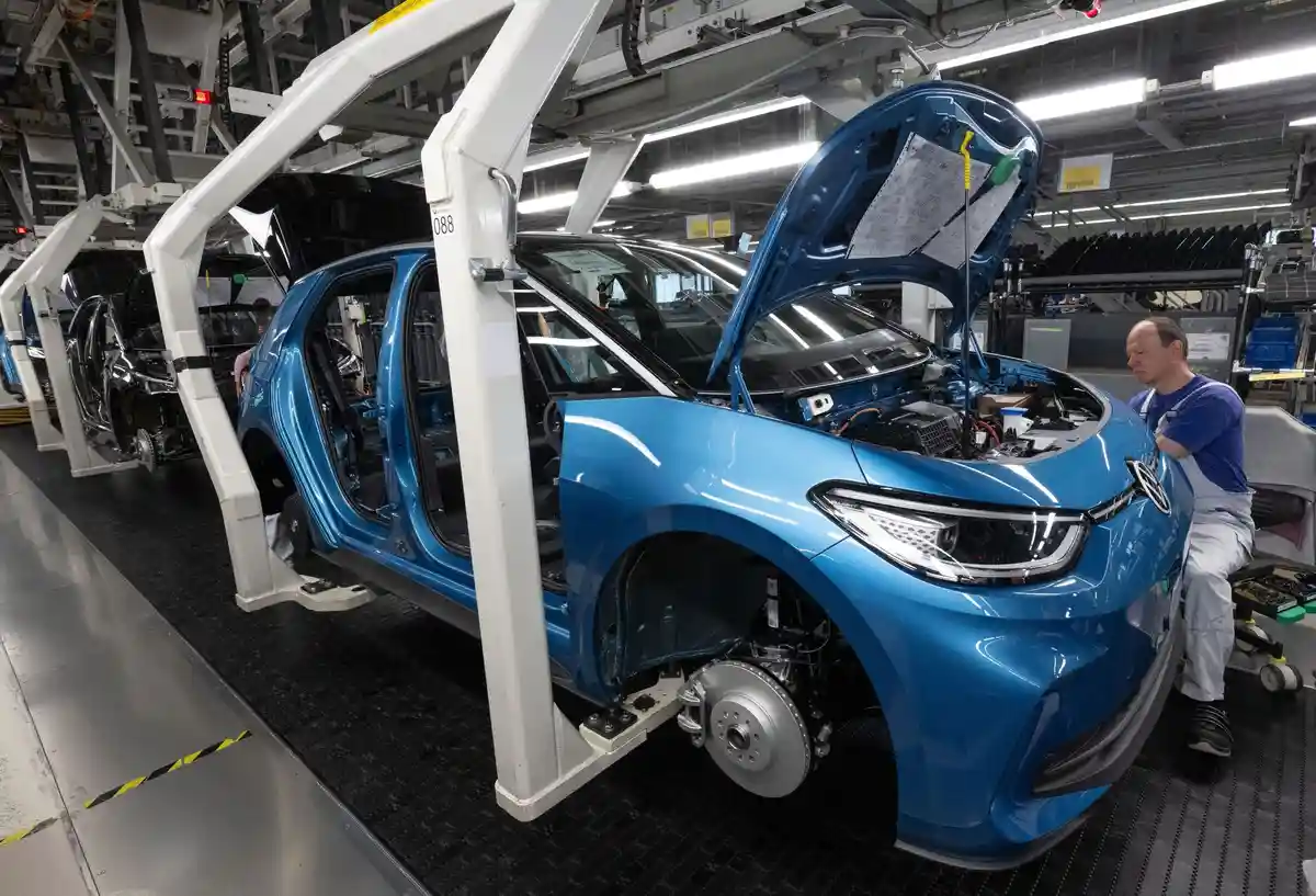 Volkswagen и BMW переходят на электромобили