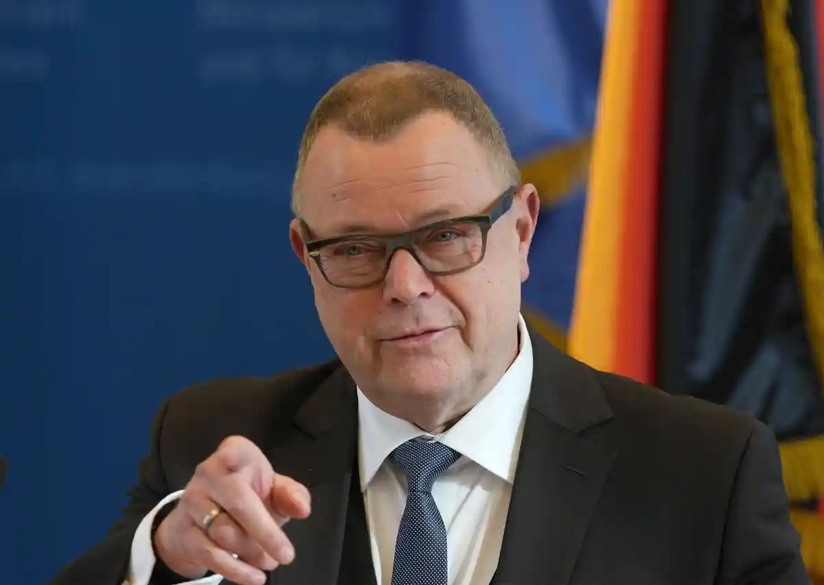 Министр внутренних дел Бранденбурга Михаэль Штюбген
