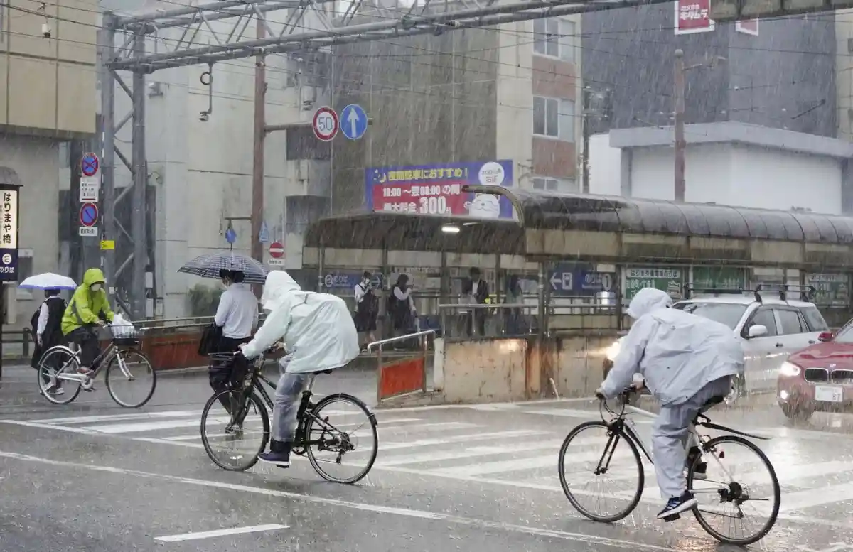Тайфун "Мавар" принес сильные дожди в Японию