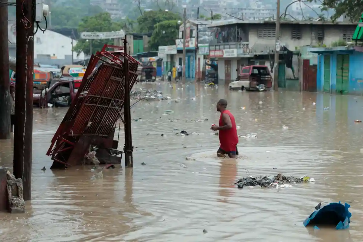Наводнения на Гаити: 15 погибших