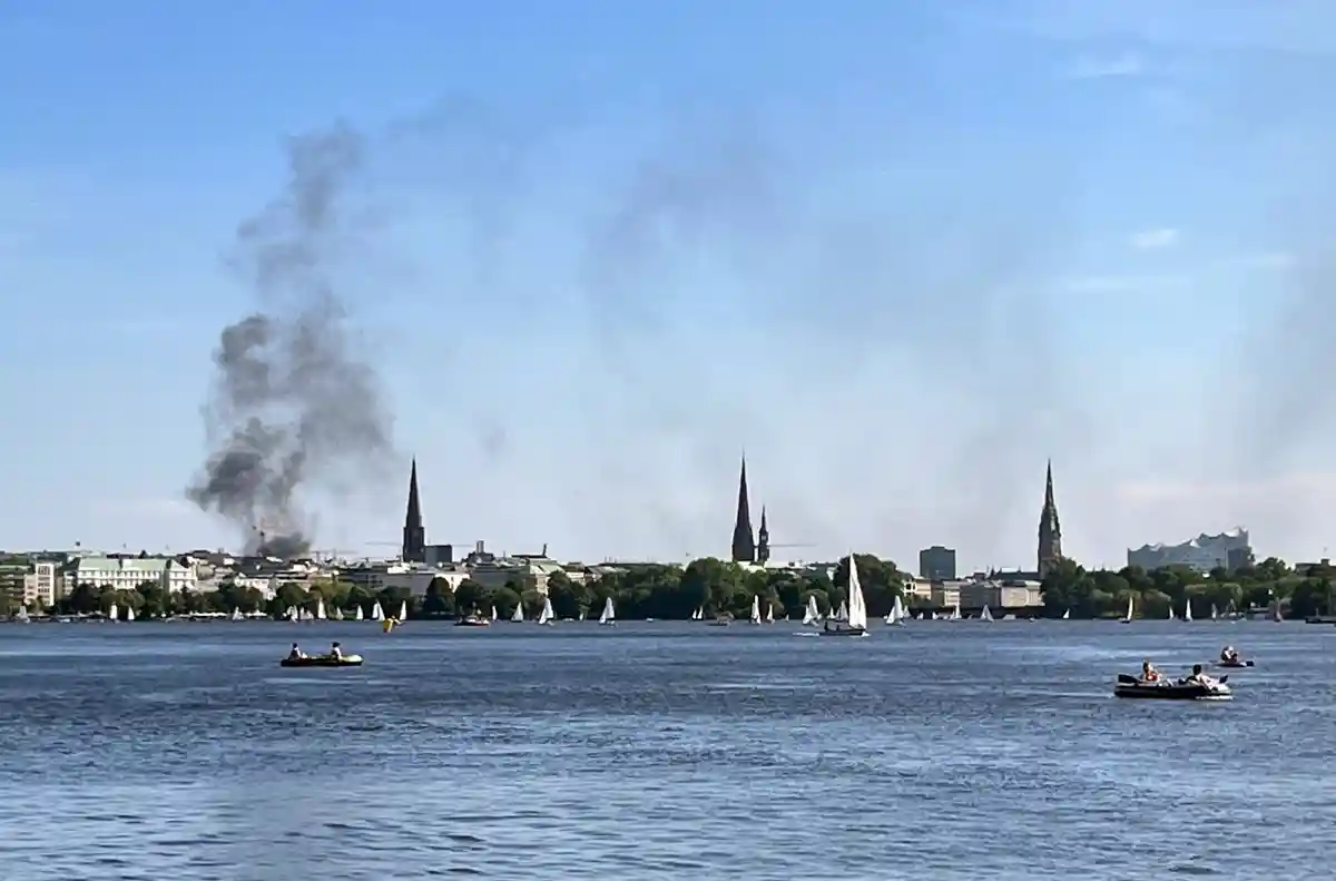 Крупный пожар в гамбургском Хафен-Сити: предупреждение о задымлении