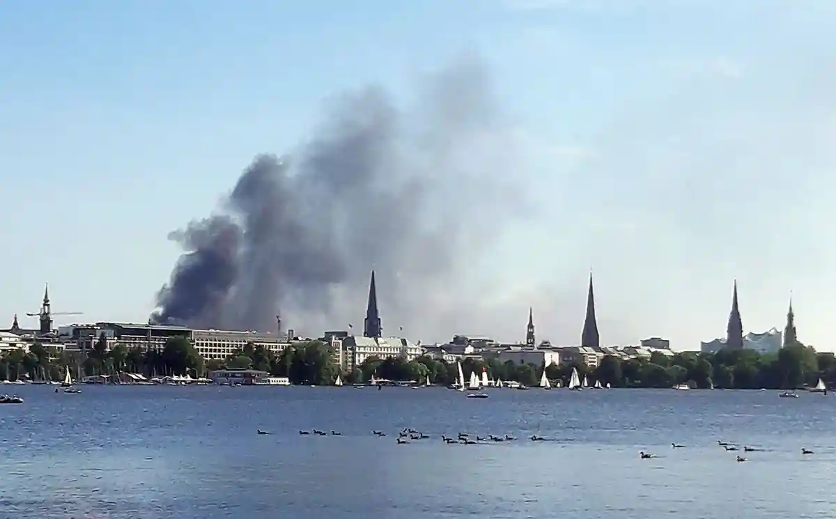 Несколько взрывов и пожар в гамбургском Хафенсити