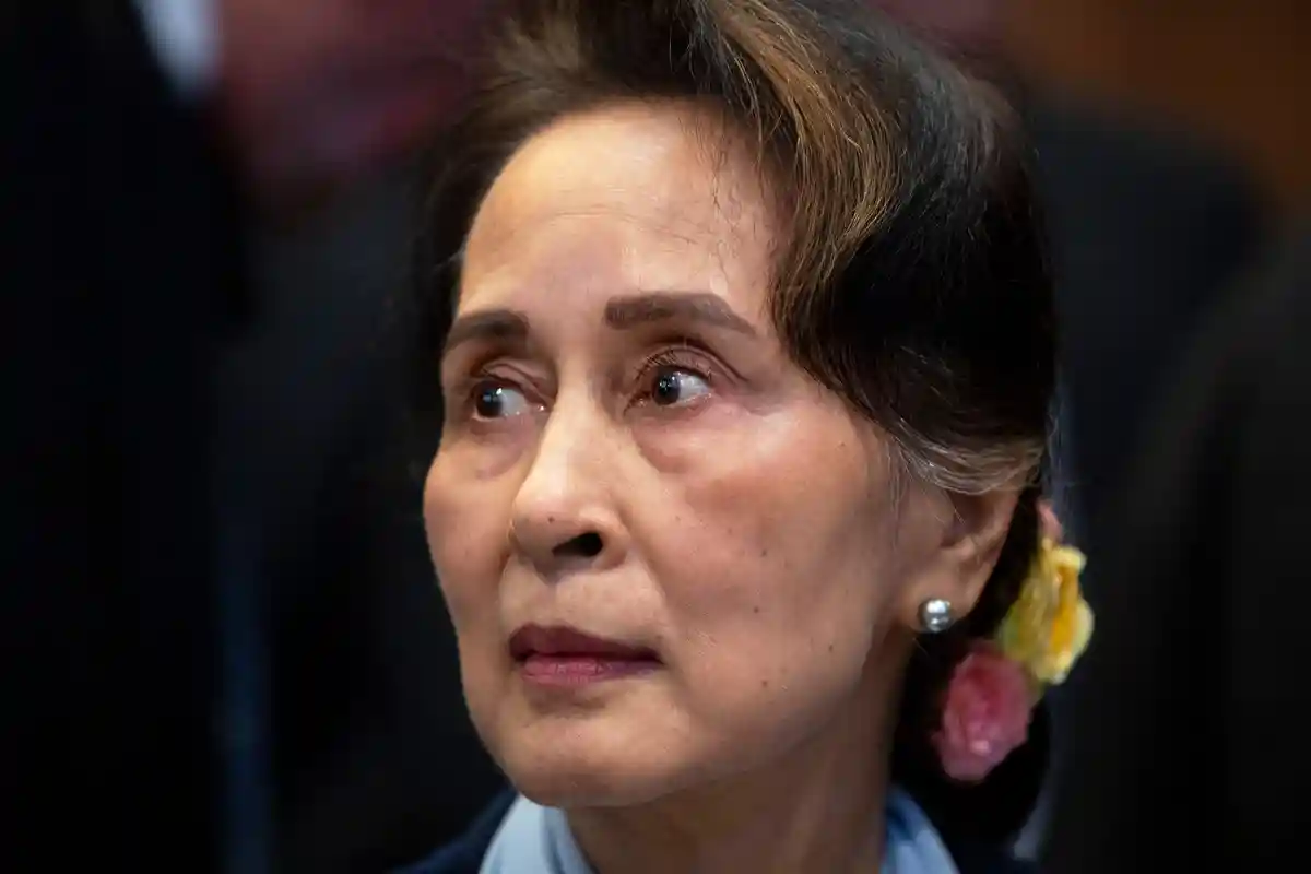 "Цветочная забастовка" для Су Чжи: десятки арестов в Мьянме