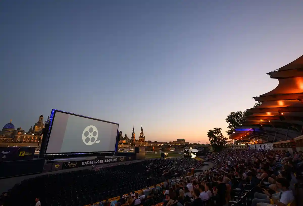 Вечера кино в Дрездене: фильмы и музыка на фоне барокко