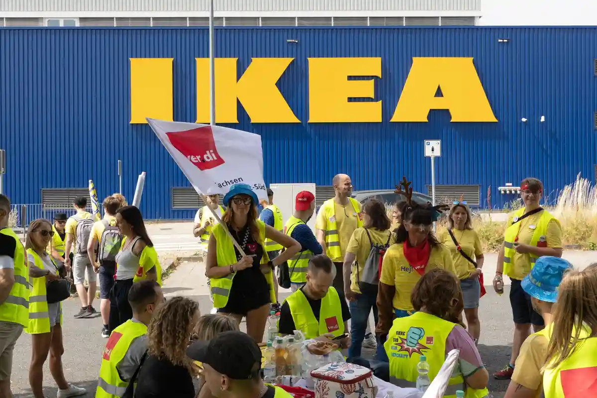 Предупредительная забастовка перед штаб-квартирой Ikea