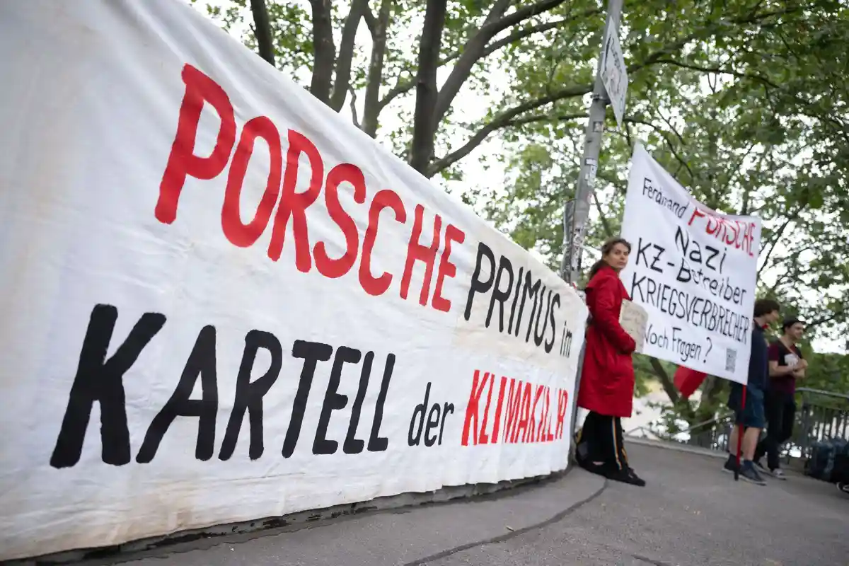 Ежегодное общее собрание акционеров Porsche AG - протест