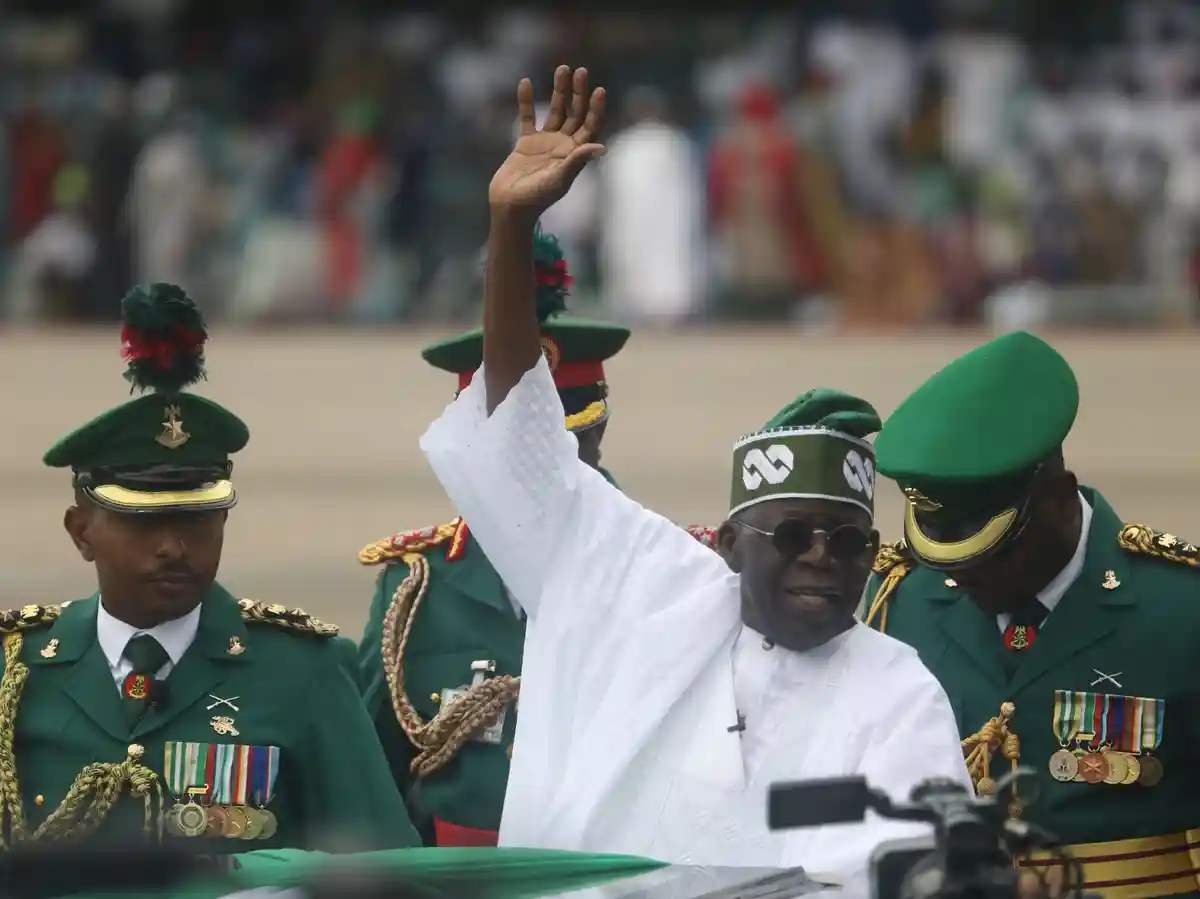 Президент Нигерии удивляет наблюдателей реформами