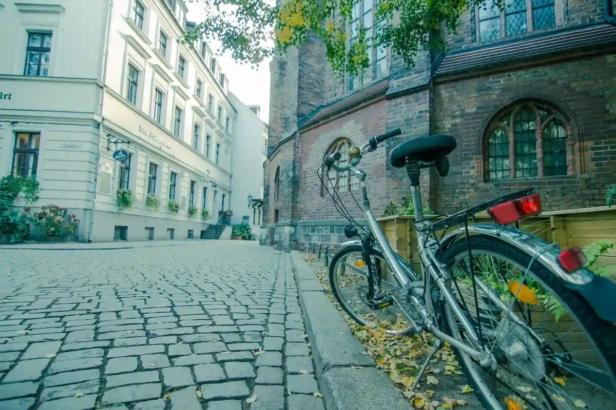 Многие вещи запрещено делать на улицах Германии на велосипеде. Фото: javier gonzalez / pexels.com