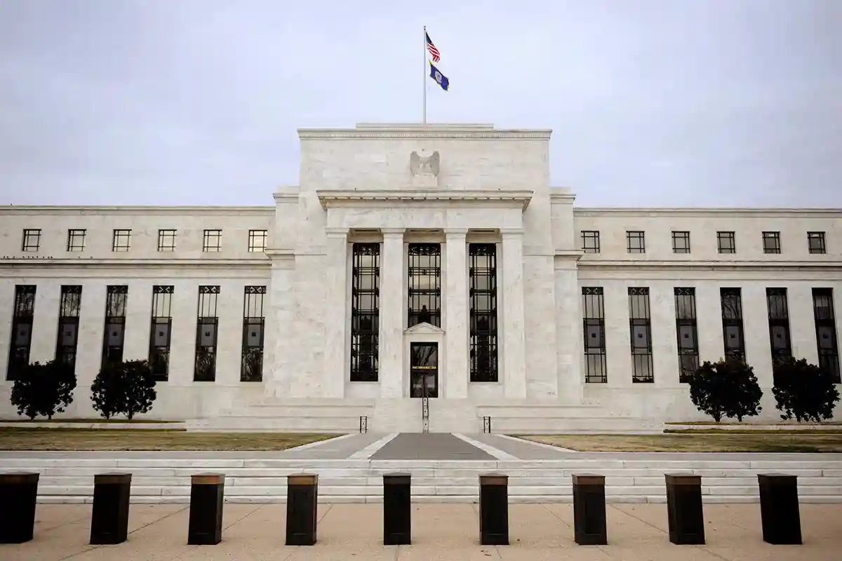 ФРС США сигнализирует о новых повышениях процентных ставок