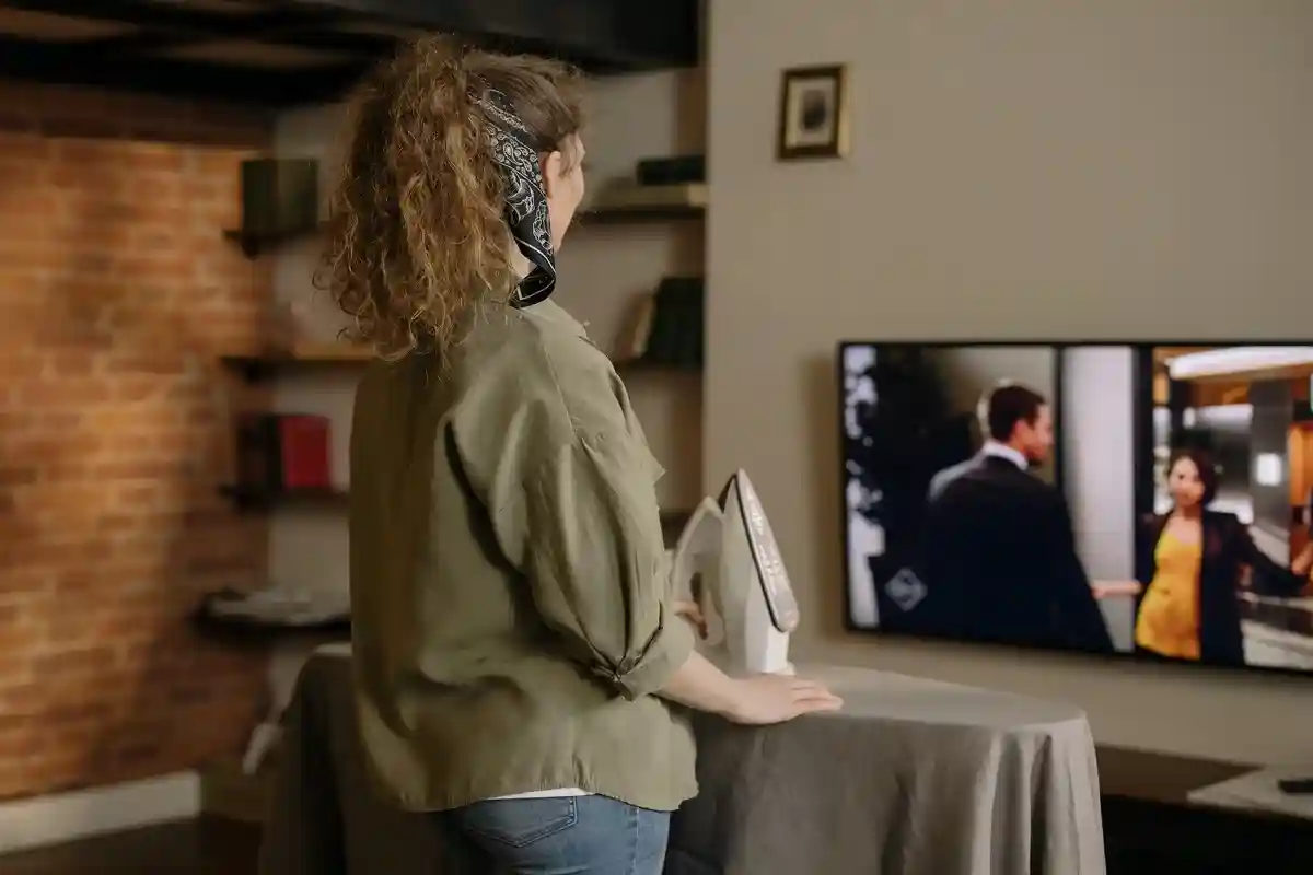 Немцев предупреждают о новой афере с телевидением. Фото: cottonbro studio / pexels.com