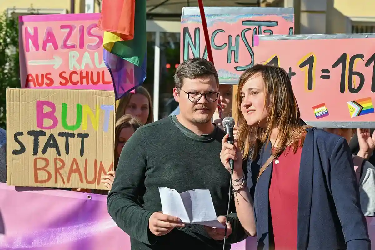 Правая враждебность: Учитель критикует школьные власти Бранденбурга