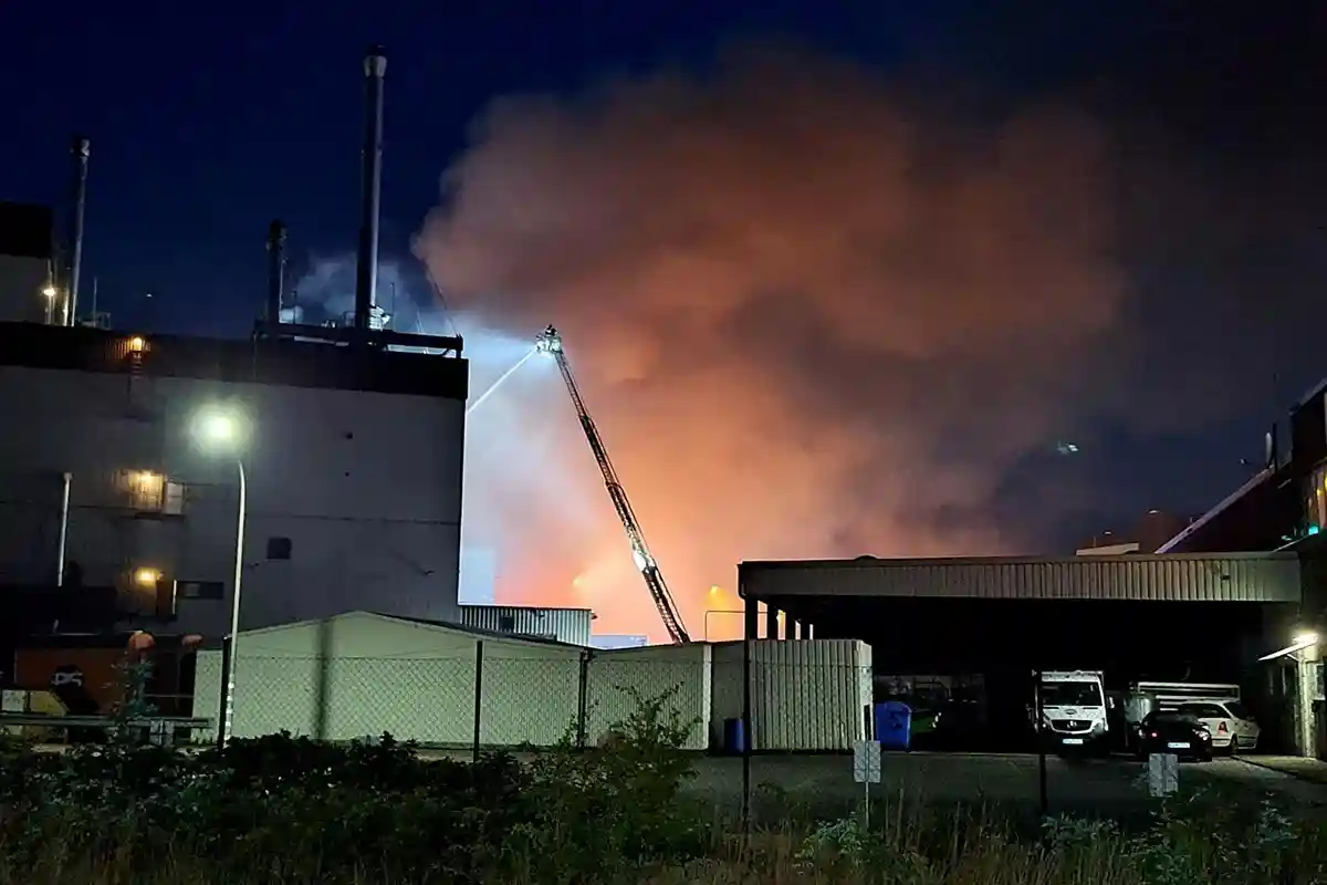 Промышленное здание в Бремене сильно пострадало от пожара