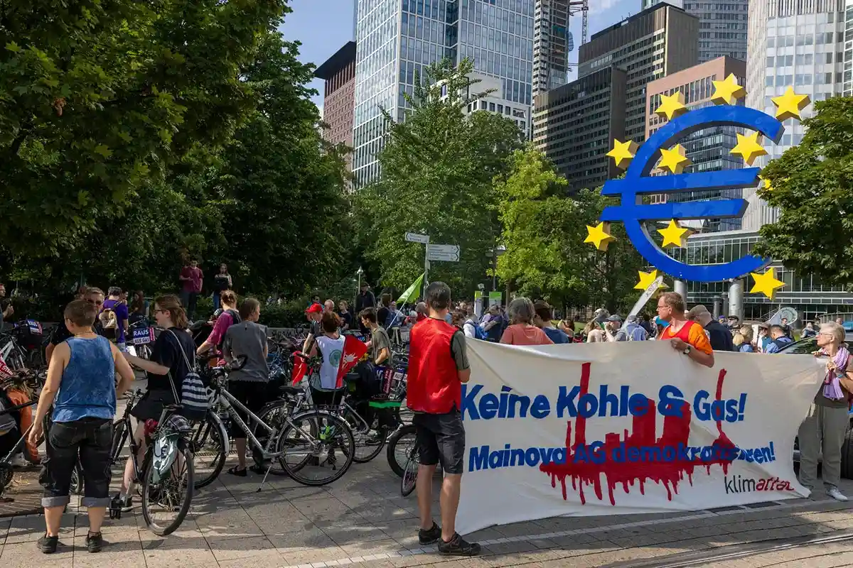 Велосипедная демонстрация против новых газовых электростанций
