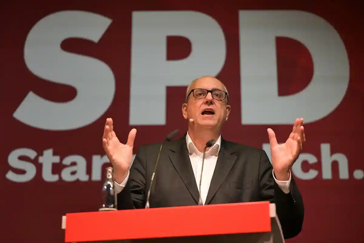 СДПГ и "зеленые" приняли красно-зелено-красное коалиционное соглашение