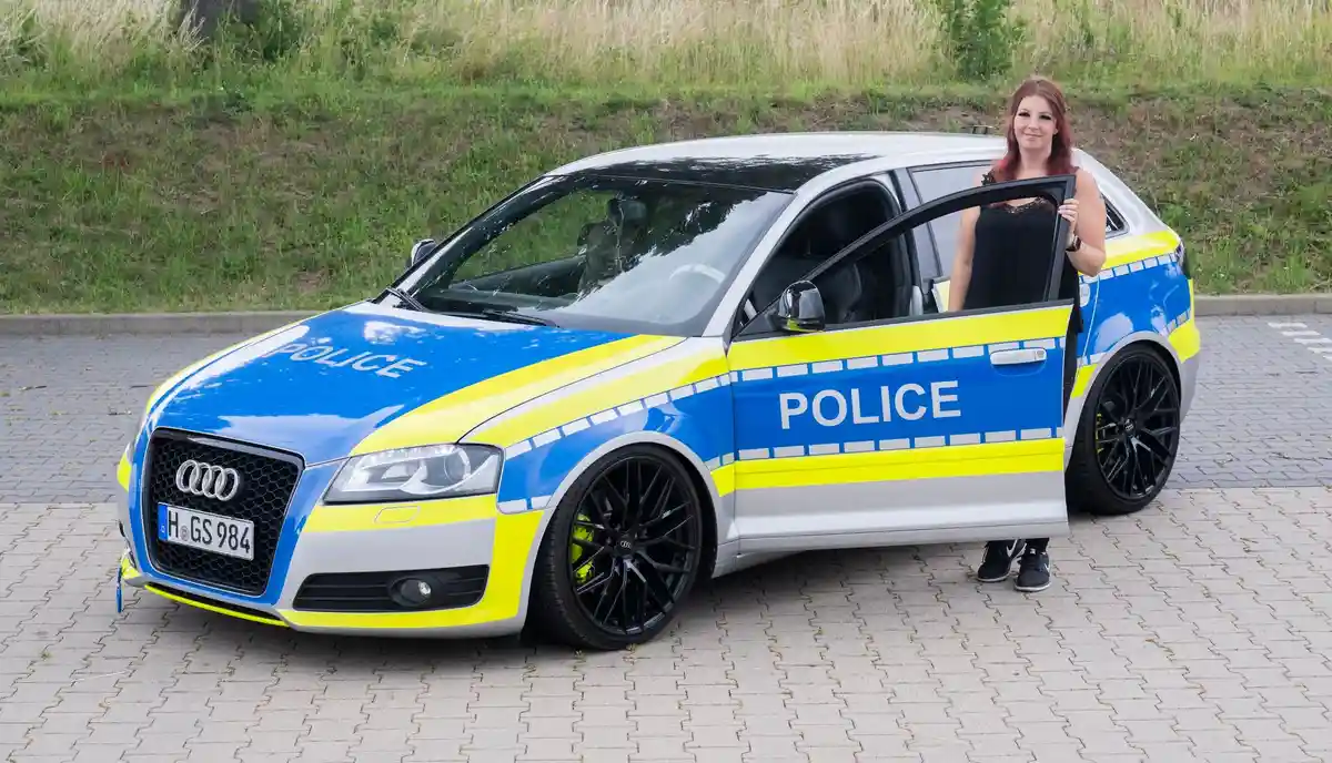 "Полицейский" автомобиль вместо полицейской машины