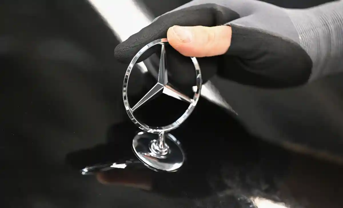 Mercedes-Benz продал больше автомобилей