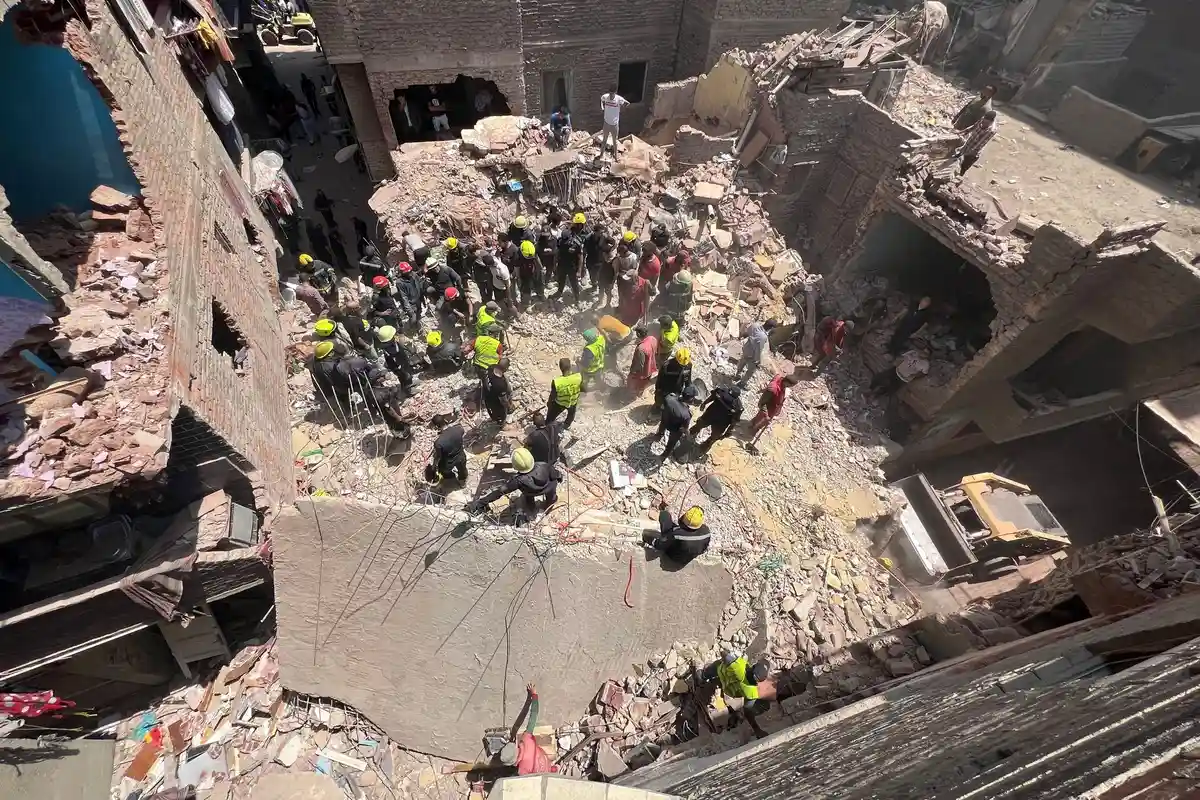 Обрушение жилого дома в Каире: погибли 9 человек