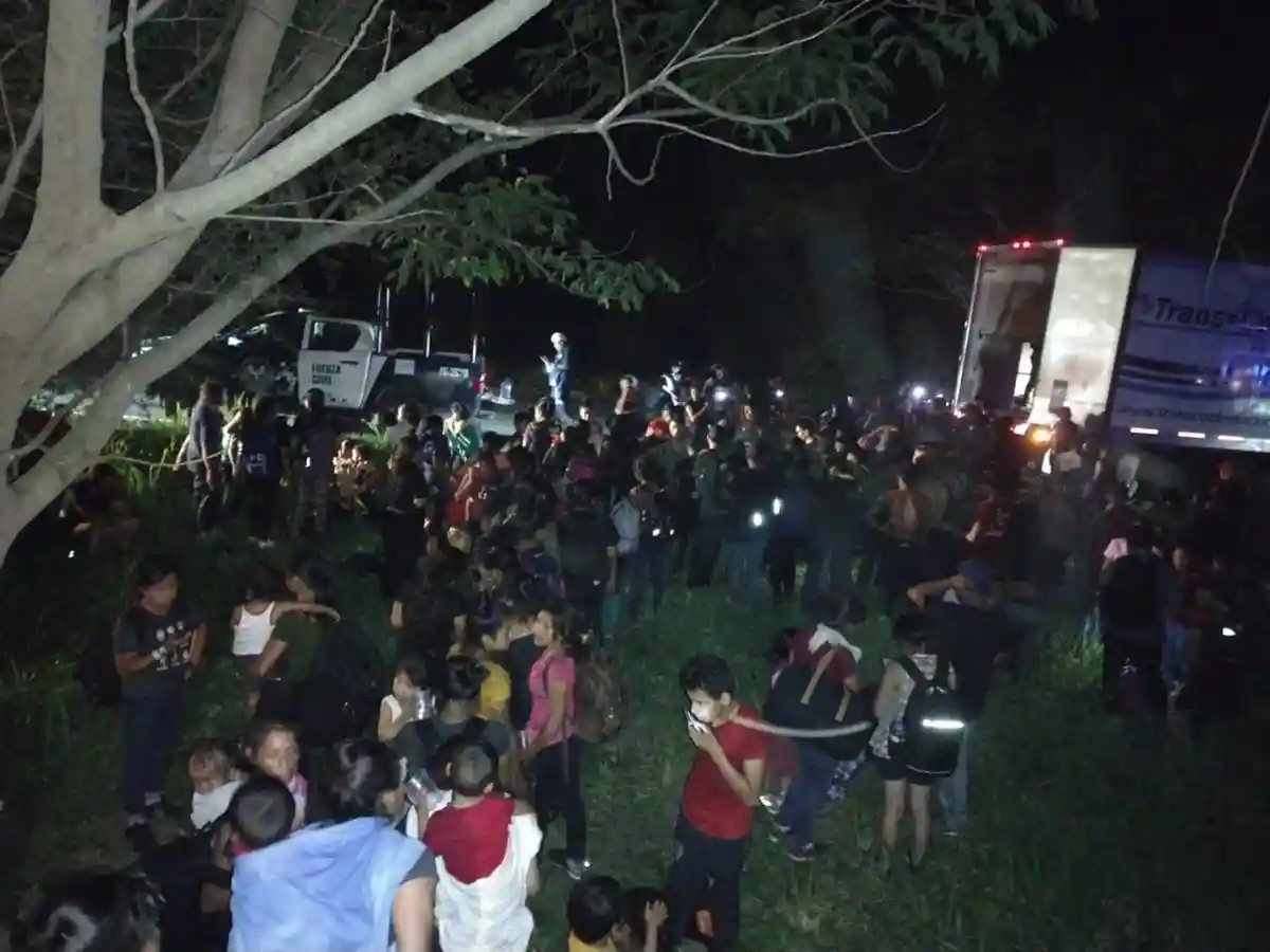 Более 200 мигрантов спасены из грузовика в Мексике