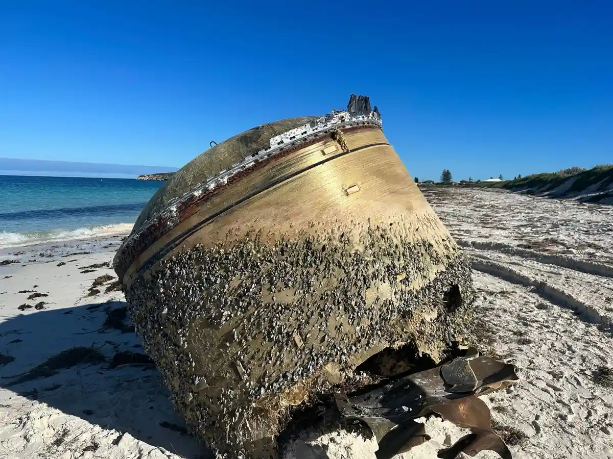Инопланетный объект выбросило на австралийский пляж