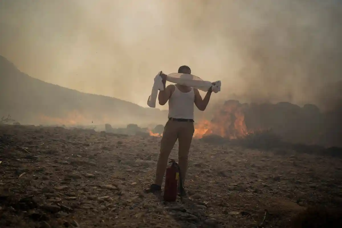 Лесные пожары на острове Родос - работы по тушению пожаров