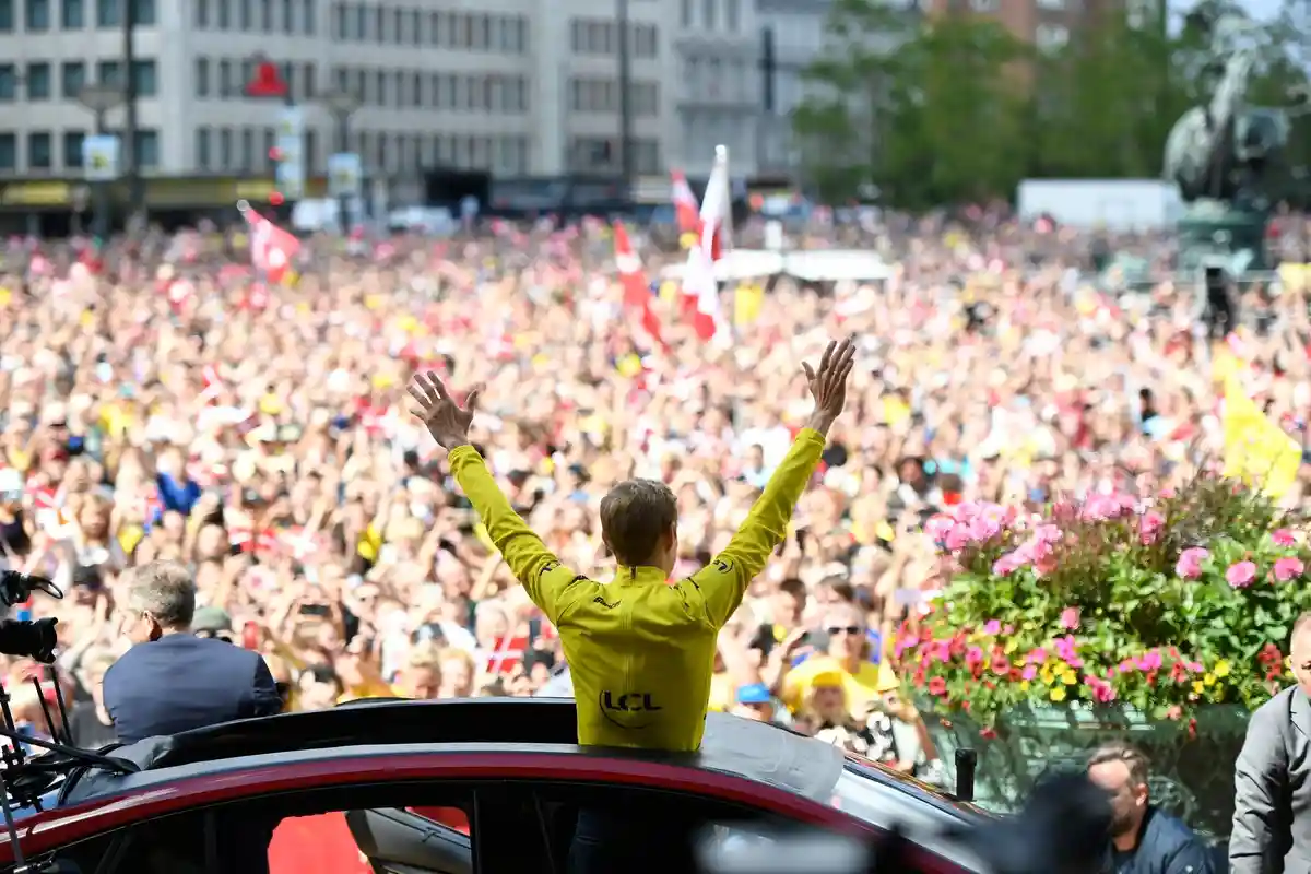 Победитель "Тур де Франс" восторженно принят в Копенгагене