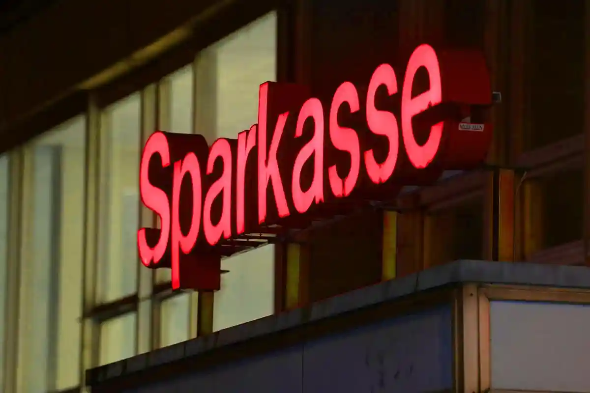 Почему немецкие банки угрожают клиентам закрытием счетов