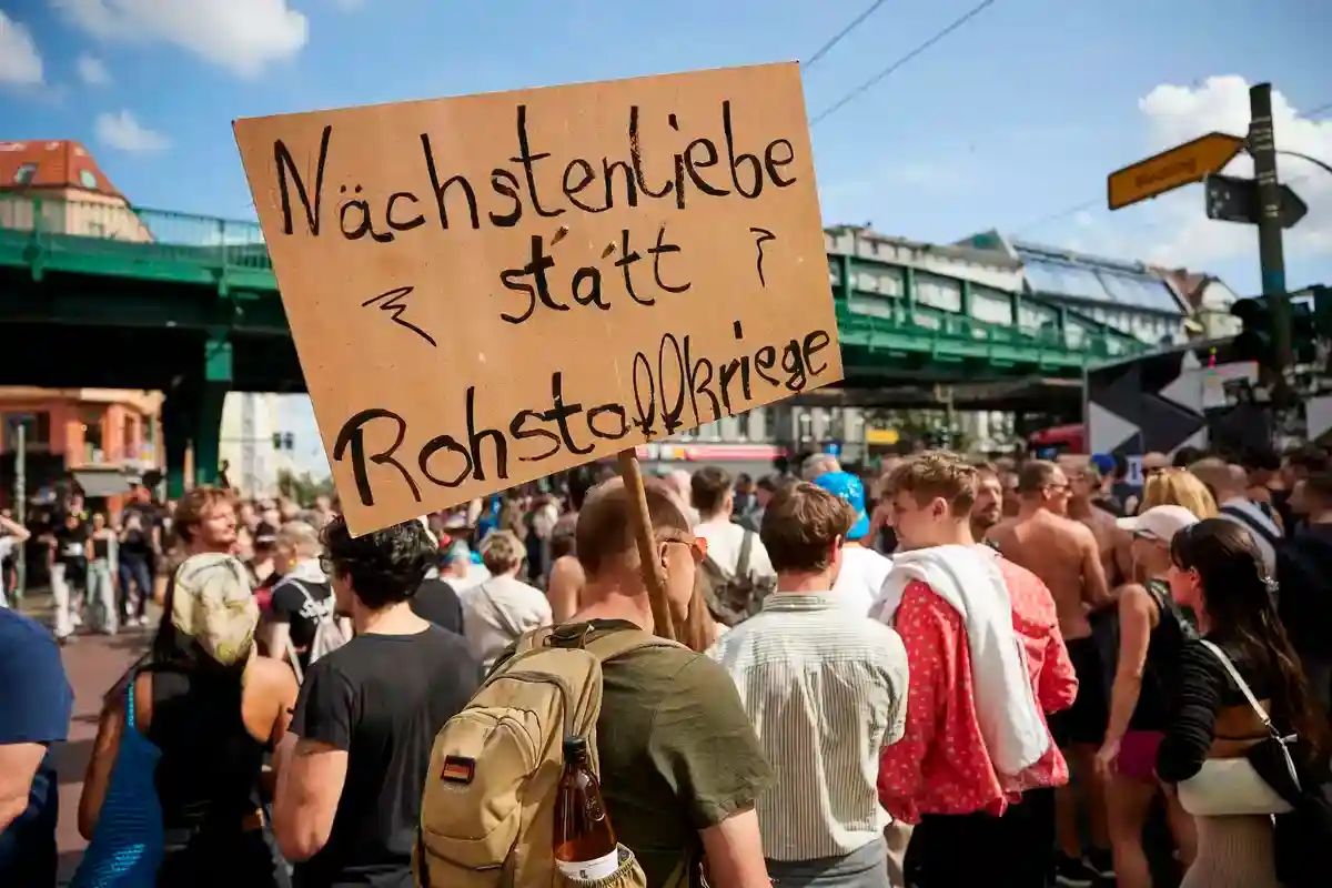 "Поезд любви": более 5 тыс. человек на берлинской техно-демонстрации