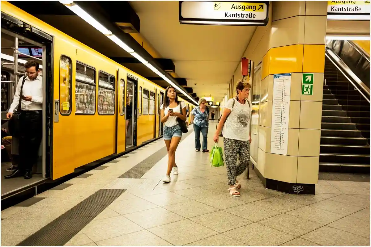 Пассажиры поездов в Германии попадают