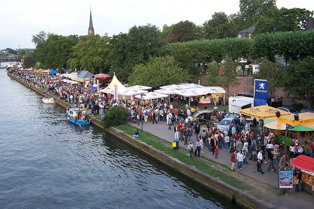 Фестиваль Museumsuferfest посетили сотни тысяч человек. Фото: Melkom / commons.wikimedia.org