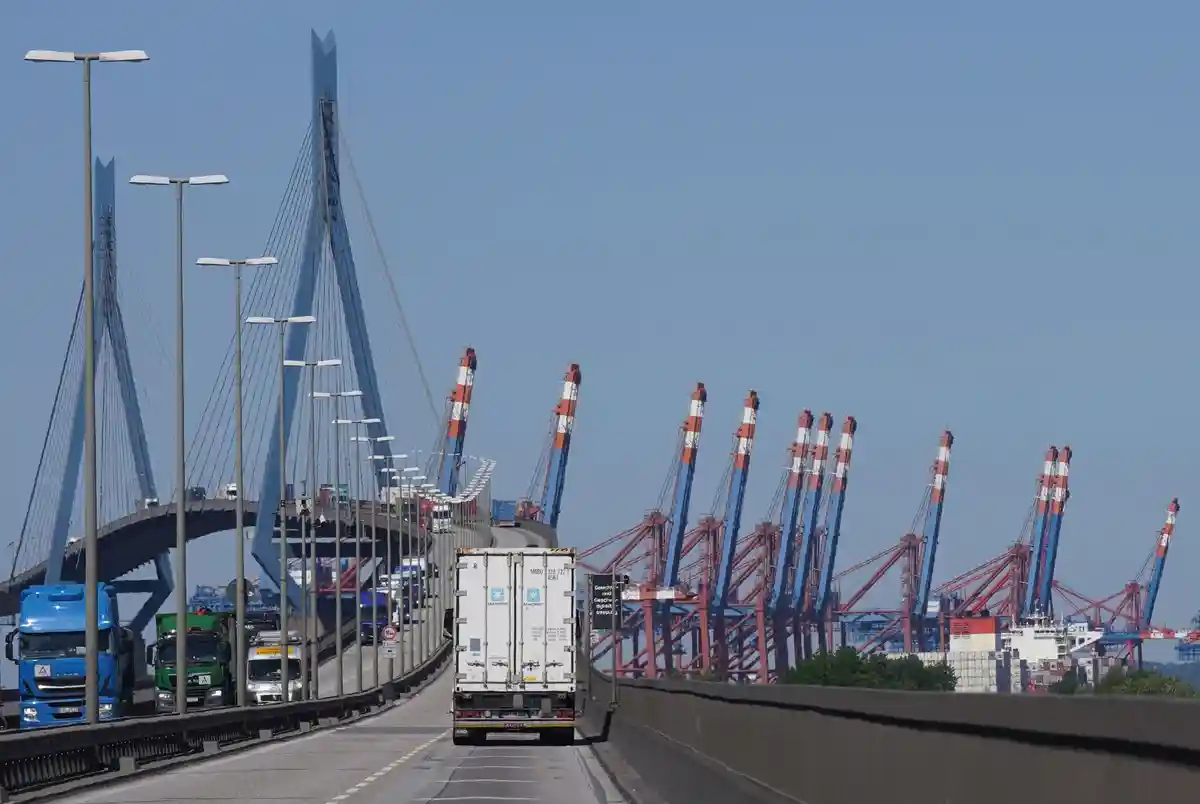 Мост Кельбранд в порту Гамбурга