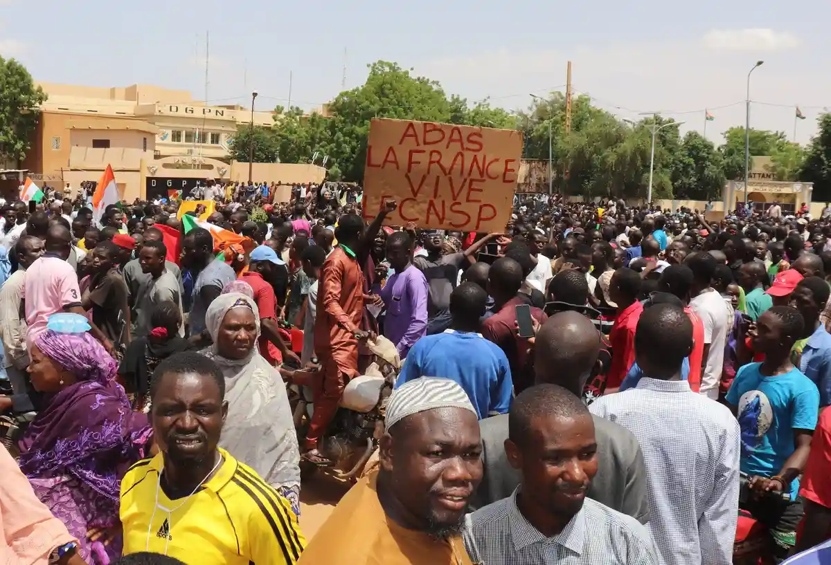 ЭКОВАС угрожает хунте в Нигере