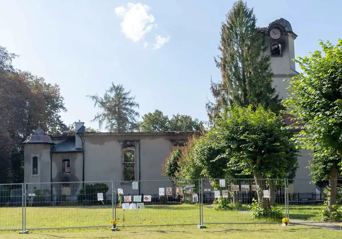 Пожар в церкви Гросрёрсдорфа: поиски улик в руинах