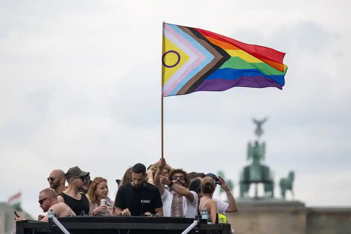 Ассоциация геев и лесбиянок Германии не хочет прятаться