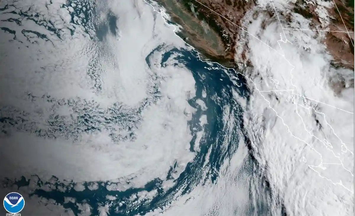 Ураган "Хилари" обрушится на Мексику и США