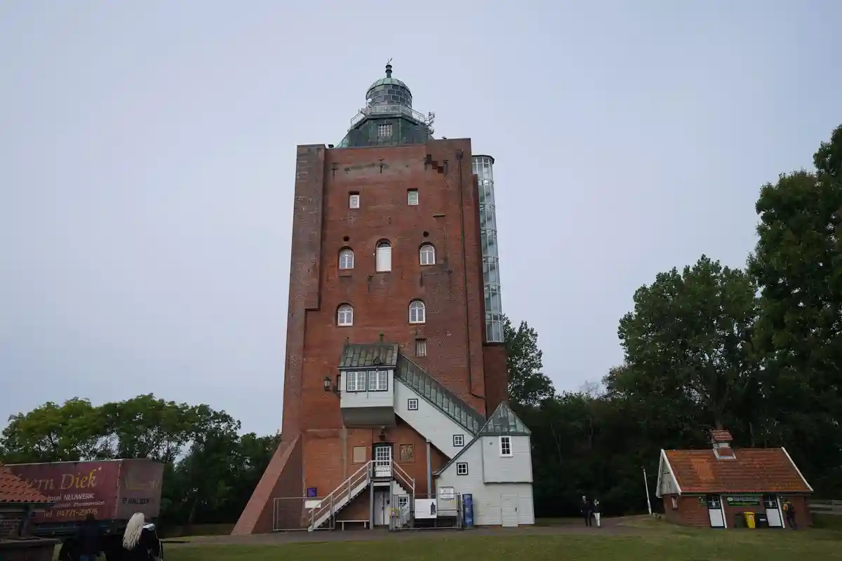 Реконструкция маяка на острове Нойверк затянется