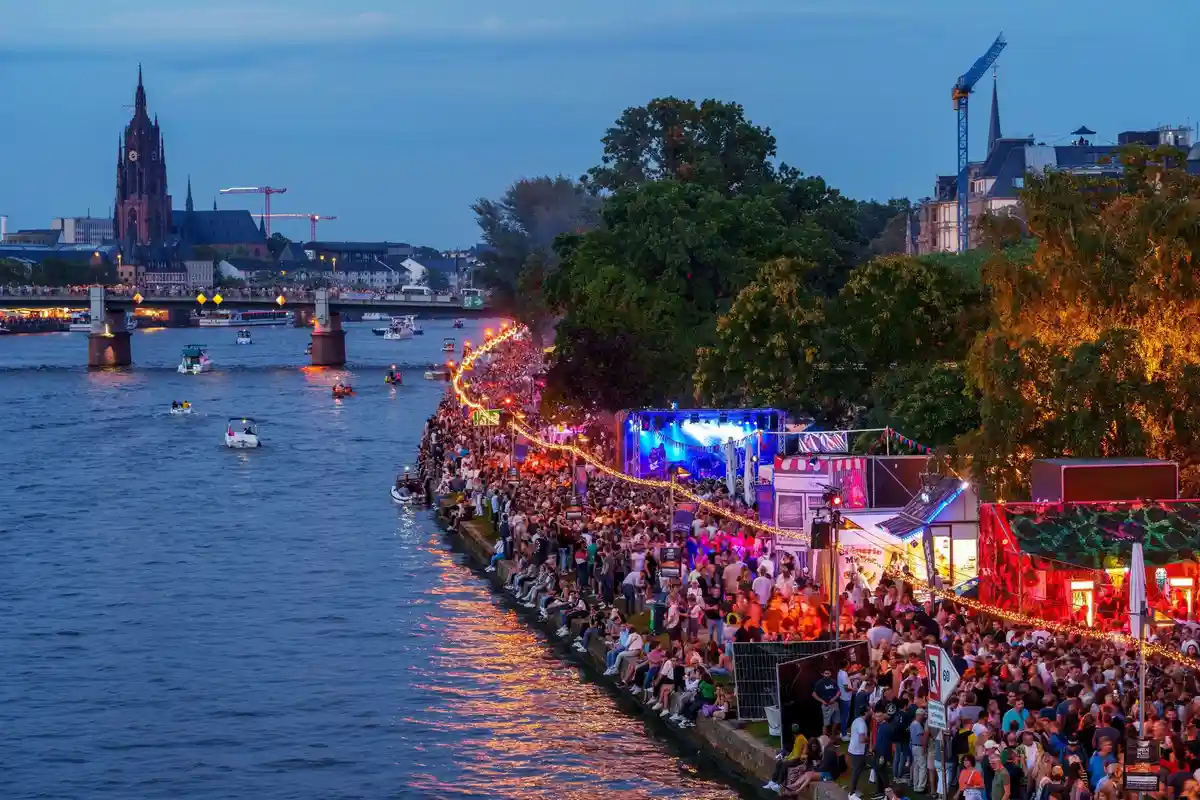 Фестиваль Museumsuferfest привлек сотни тысяч посетителей