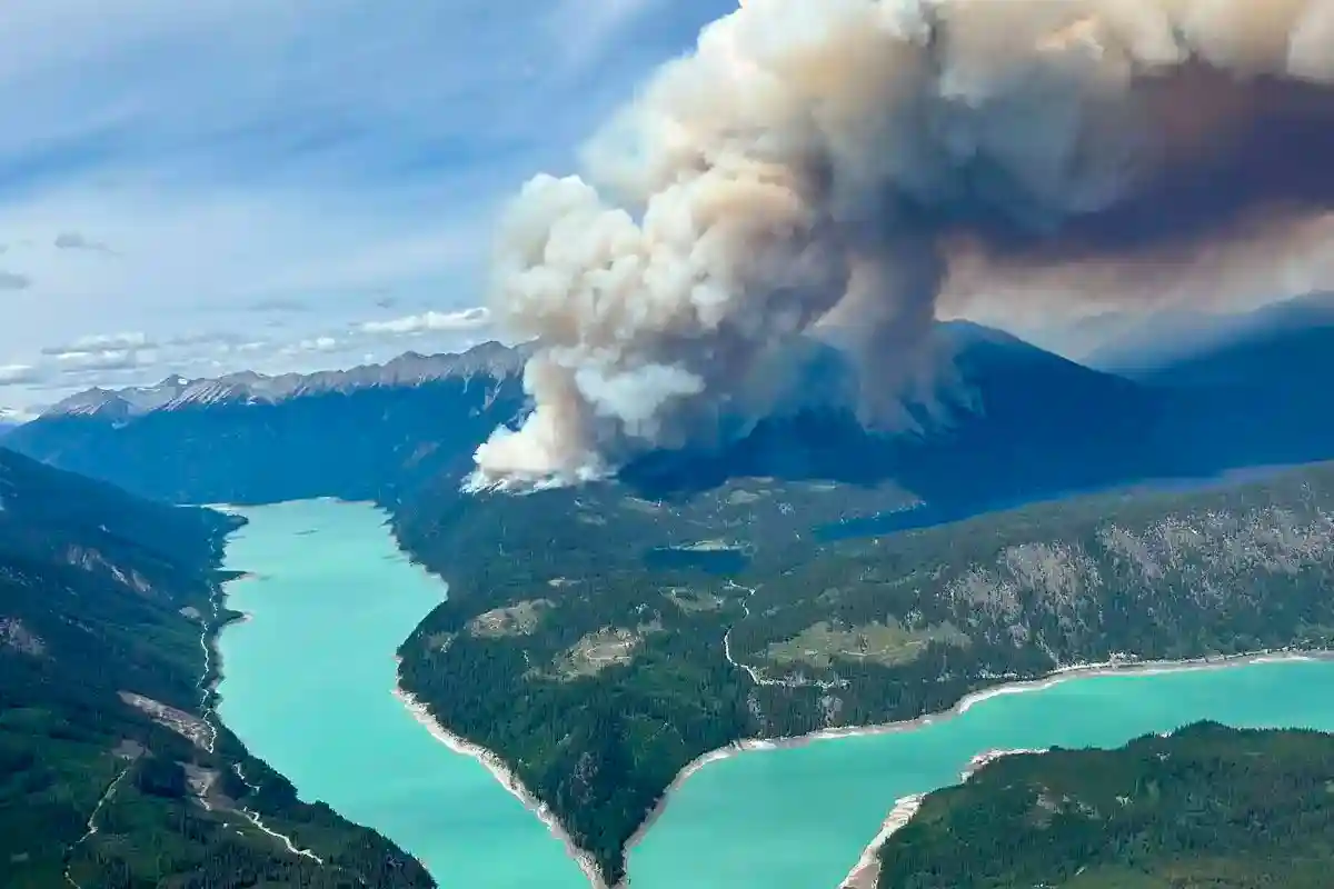 В Канаде продолжают бушевать лесные пожары - эвакуированы деревни