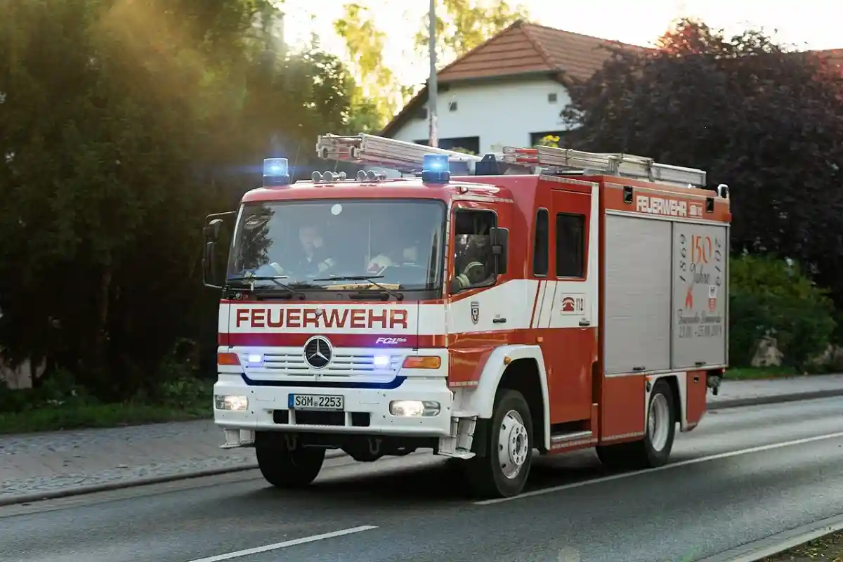 Пожарные спасли столетнюю. Фото: maxlenke / pixabay.com