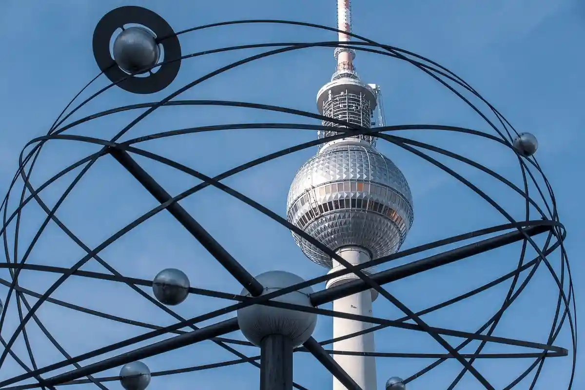Берлинскую телебашню каждому стоит посетить в Германии. Фото: wal_172619 / Pixabay