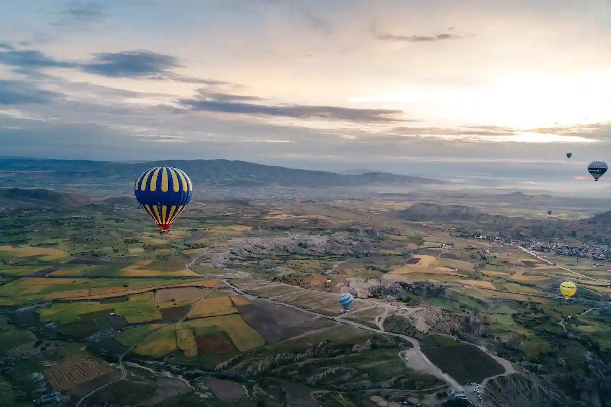 Незабываемое зрелище парящих воздушных шаров. Фото: daniel-sessler/ unsplash.com