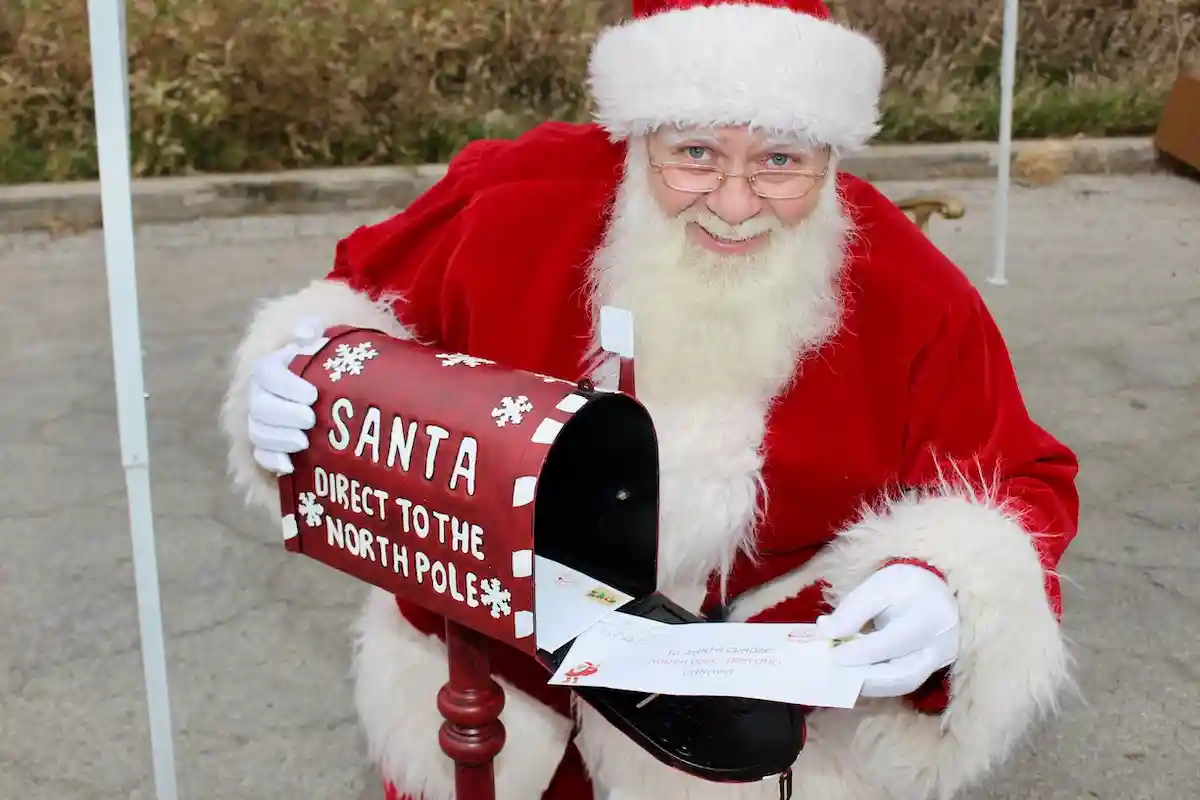 Дед Мороз в Химмельпфорте уже получил около 2800 писем. Фото: Pop! Events Group / unsplash.com