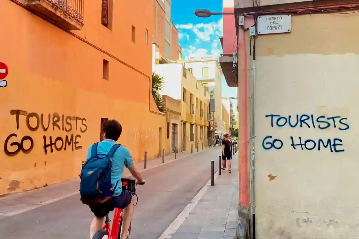 Массовый туризм возмущает все больше испанцев