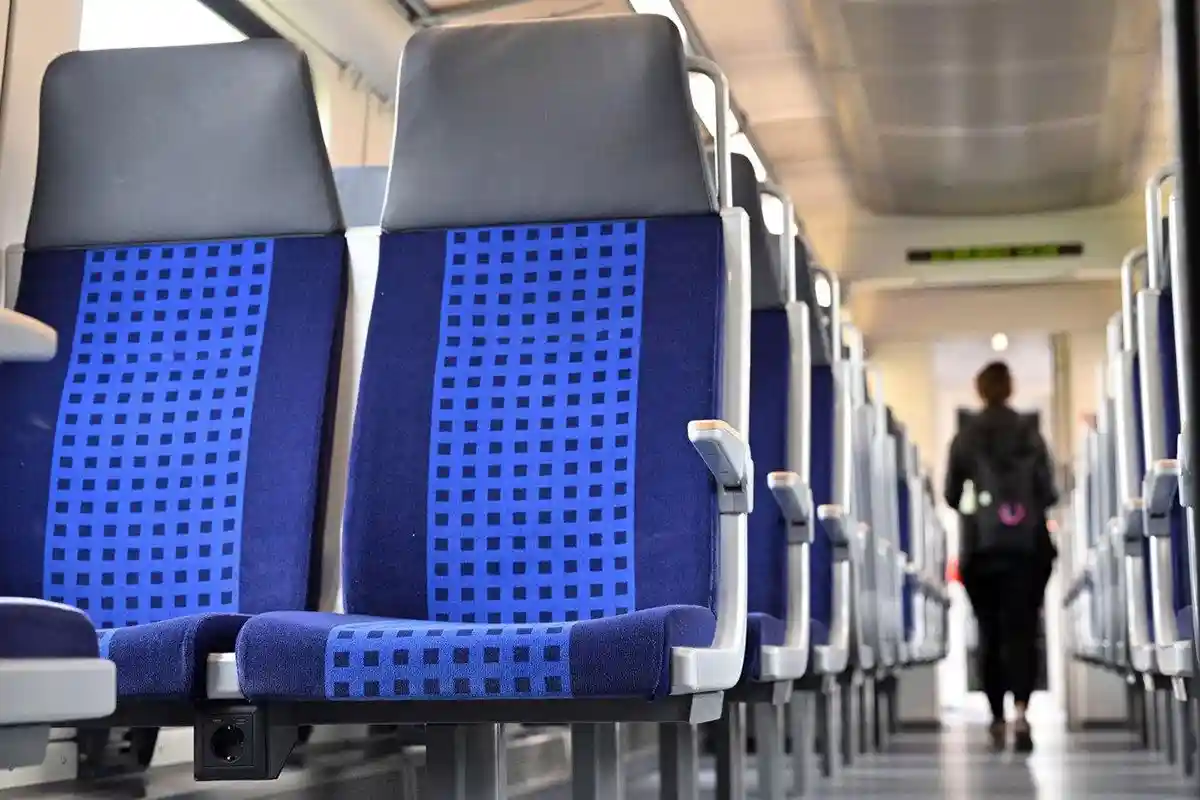 Пассажиров поездов в Германии призывают проверять розетки