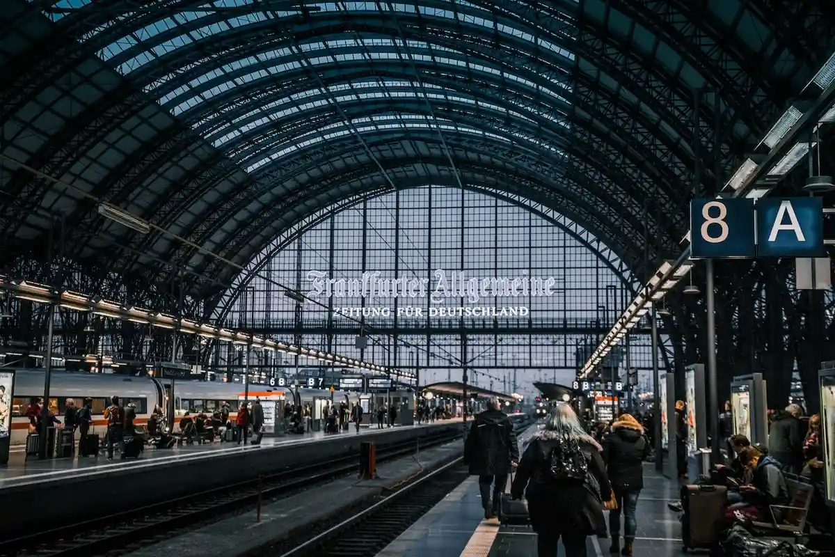 Опасные вокзалы Германии. Фото: Sascha Hormel / pexels.com