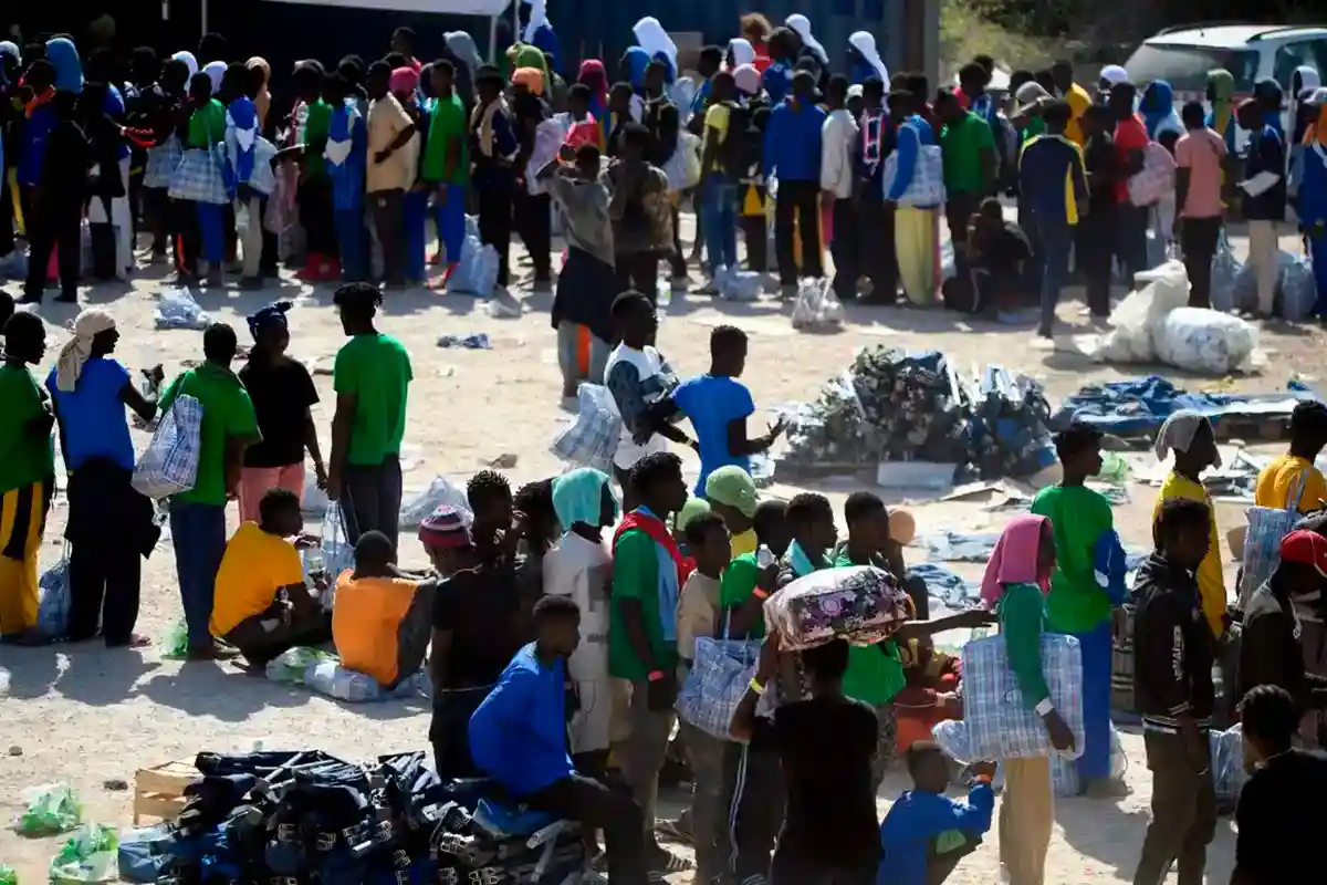 Тысячи мигрантов на Лампедузе: напряжение и истощение