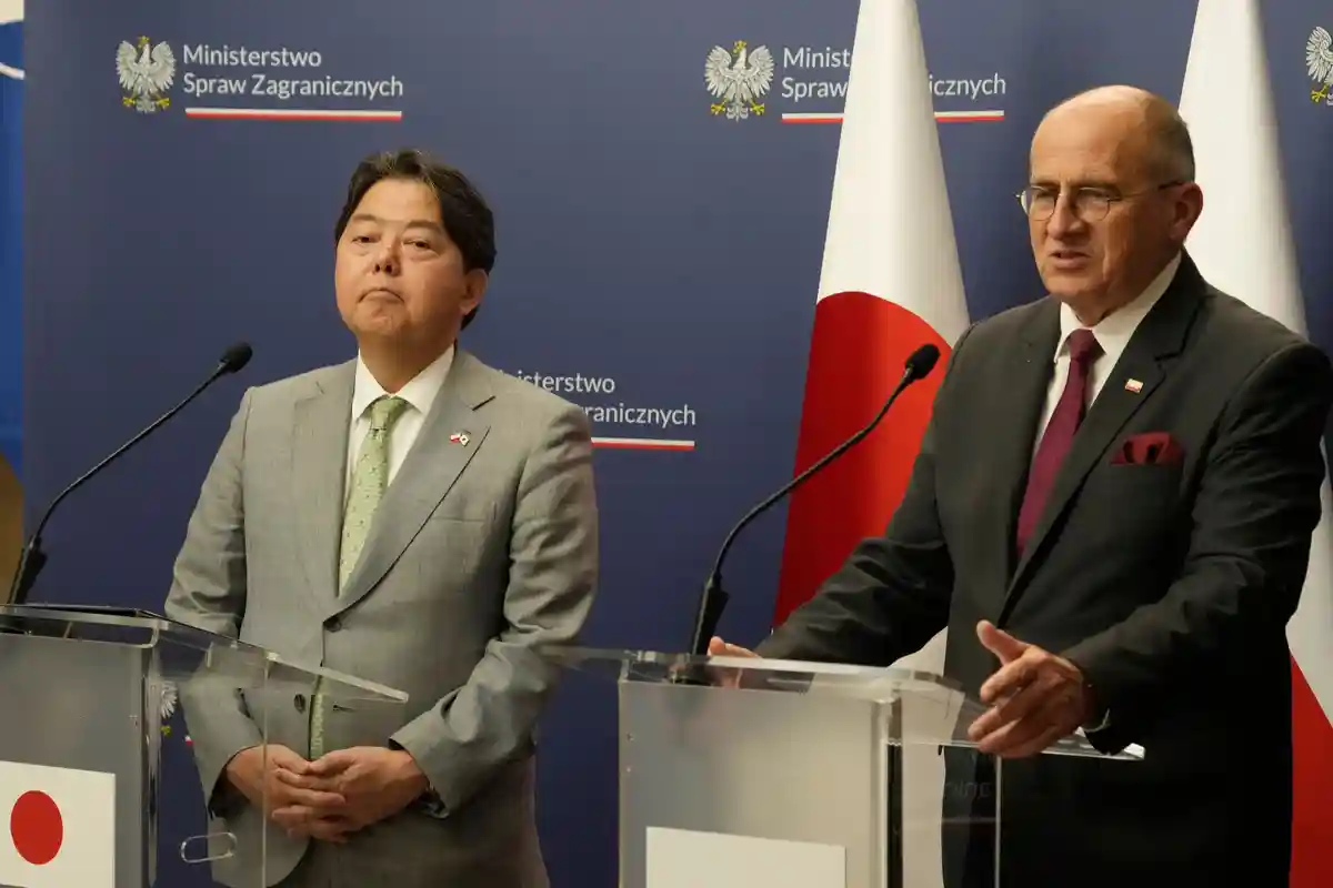 Министр иностранных дел Японии прибыл в Украину